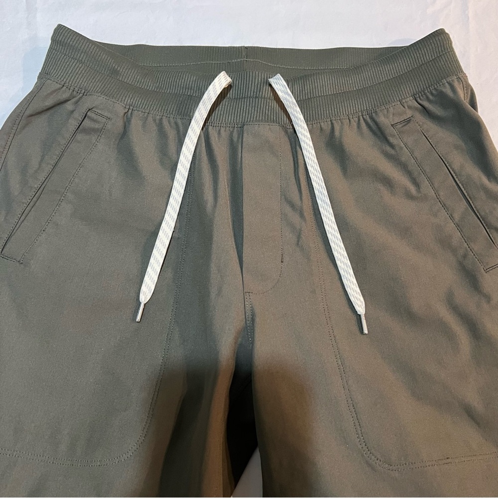 Vuori Meta Green Jogger Performance Comfort Size L - Picture 3 of 16